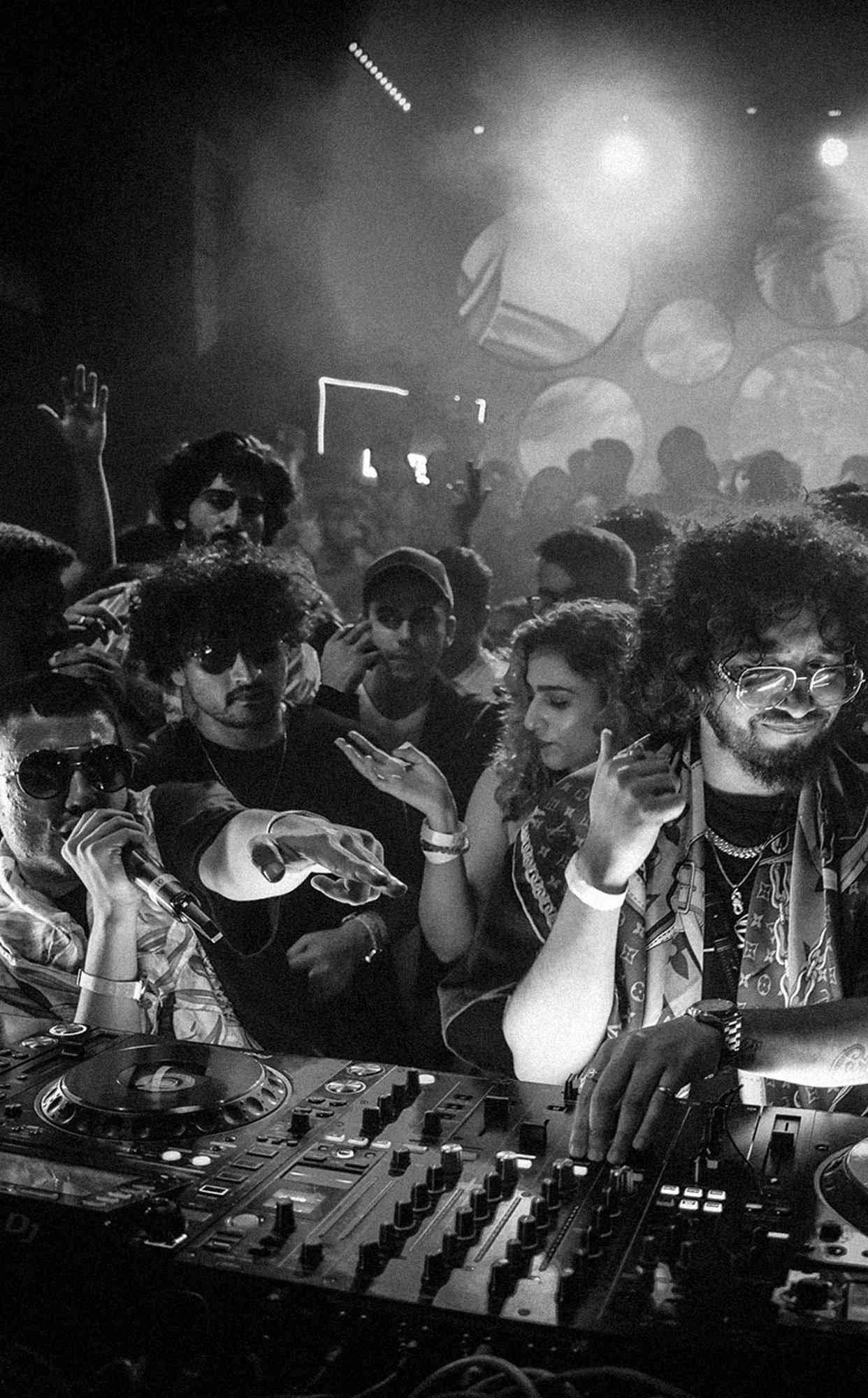 Desktop footer images_0001s_0000_SEEDHE MAUT_ANTI - RIS-26_12_11zon